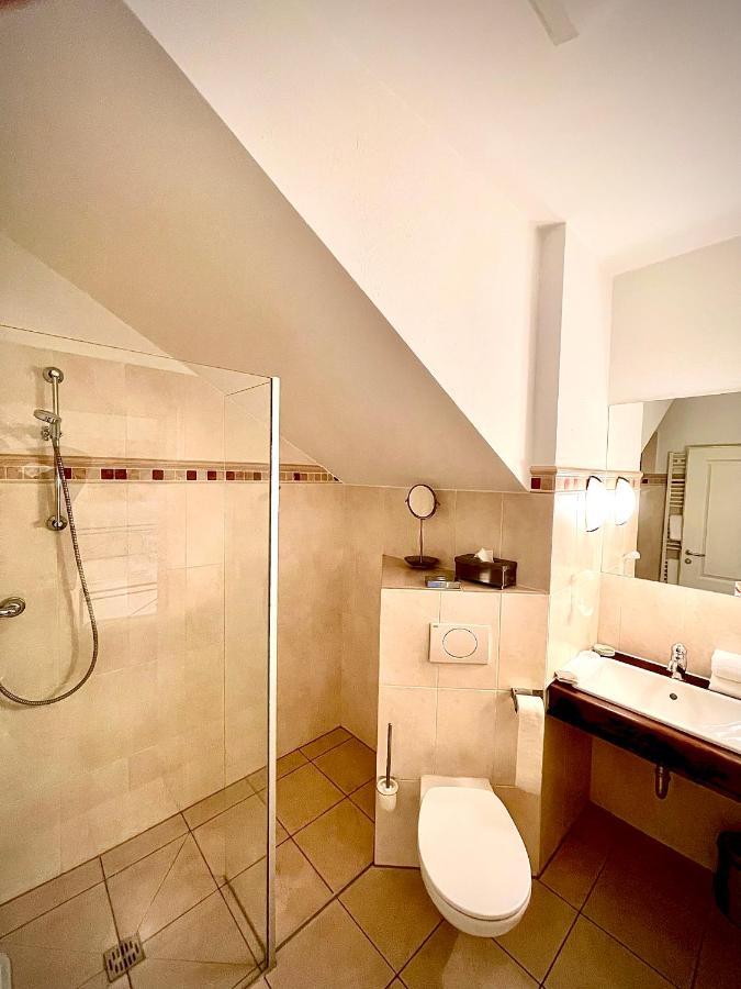 Hotel Zur Roemerbruecke نيوفيد المظهر الخارجي الصورة