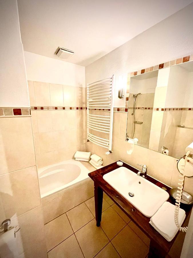 Hotel Zur Roemerbruecke نيوفيد المظهر الخارجي الصورة