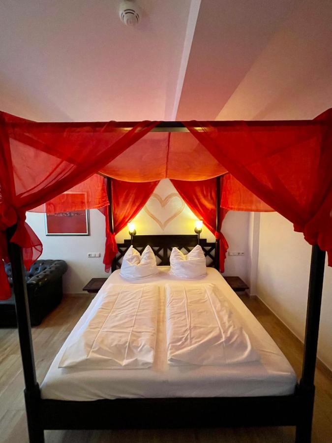 Hotel Zur Roemerbruecke نيوفيد المظهر الخارجي الصورة